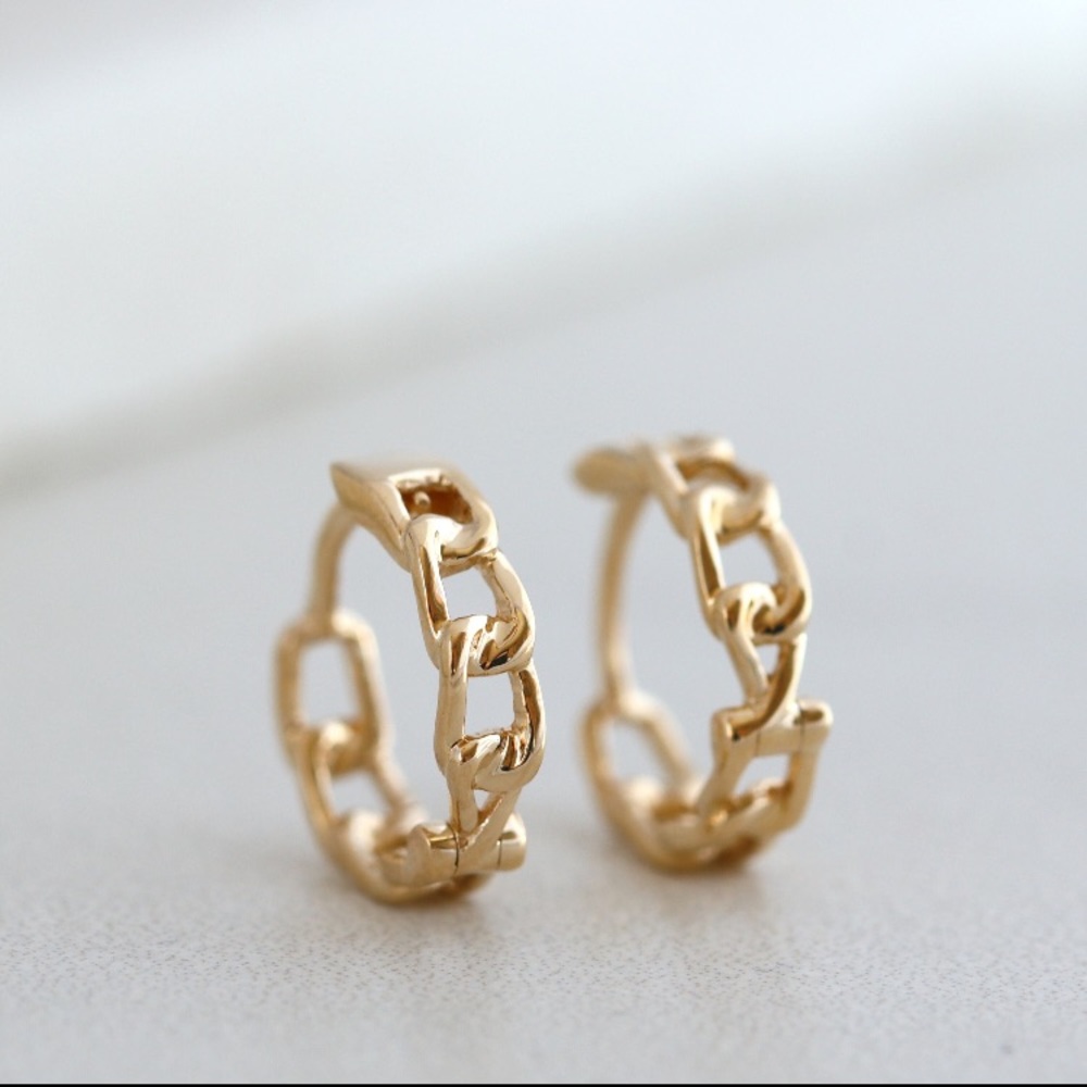 10k Huggie Hoops